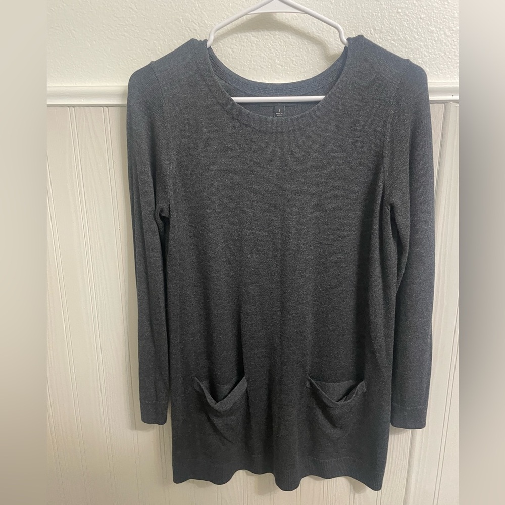 Banana Republic size small women’s long sleeve sweater dress grey with pockets